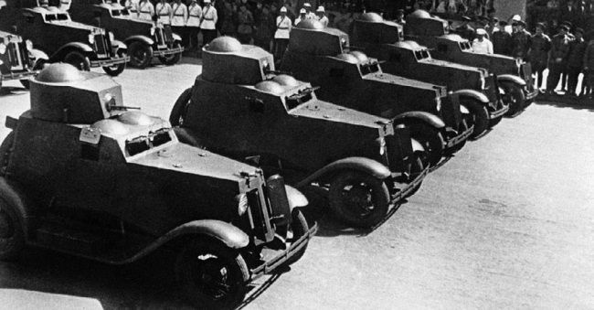 Броня на колесах. История советского бронеавтомобиля 1925-1945 гг. Броня на колесах. История советского бронеавтомобиля 1925-1945 гг.