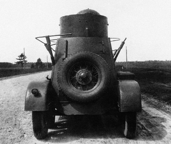 Броня на колесах. История советского бронеавтомобиля 1925-1945 гг. Броня на колесах. История советского бронеавтомобиля 1925-1945 гг.