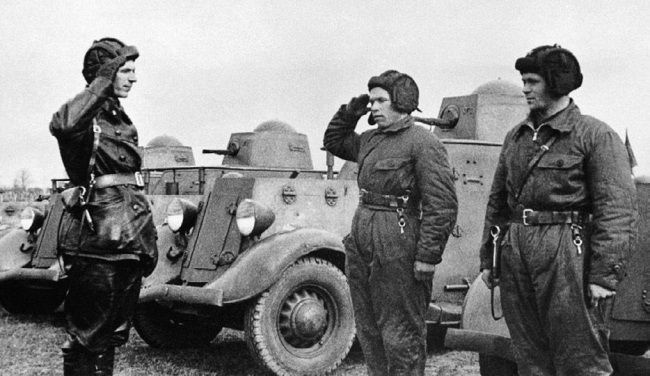 Броня на колесах. История советского бронеавтомобиля 1925-1945 гг. Броня на колесах. История советского бронеавтомобиля 1925-1945 гг.
