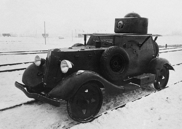 Броня на колесах. История советского бронеавтомобиля 1925-1945 гг. Броня на колесах. История советского бронеавтомобиля 1925-1945 гг.