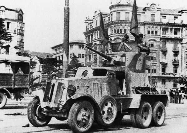 Броня на колесах. История советского бронеавтомобиля 1925-1945 гг. Броня на колесах. История советского бронеавтомобиля 1925-1945 гг.