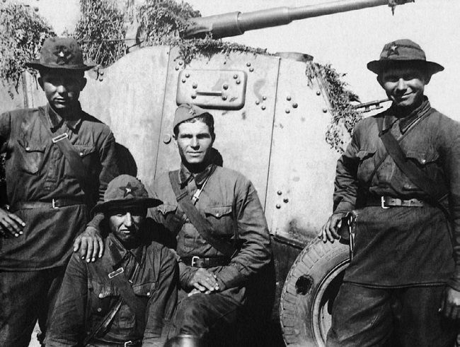Броня на колесах. История советского бронеавтомобиля 1925-1945 гг. Броня на колесах. История советского бронеавтомобиля 1925-1945 гг.