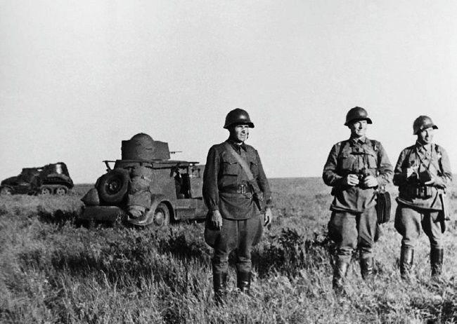 Броня на колесах. История советского бронеавтомобиля 1925-1945 гг. Броня на колесах. История советского бронеавтомобиля 1925-1945 гг.