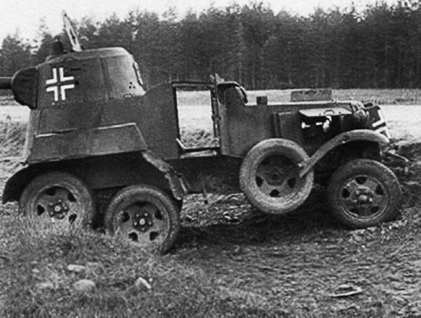 Броня на колесах. История советского бронеавтомобиля 1925-1945 гг. Броня на колесах. История советского бронеавтомобиля 1925-1945 гг.