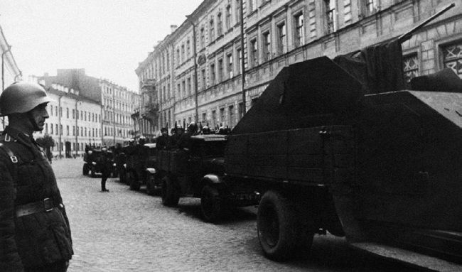 Броня на колесах. История советского бронеавтомобиля 1925-1945 гг. Броня на колесах. История советского бронеавтомобиля 1925-1945 гг.