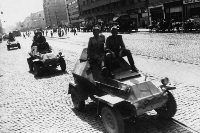 Броня на колесах. История советского бронеавтомобиля 1925-1945 гг. Броня на колесах. История советского бронеавтомобиля 1925-1945 гг.
