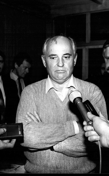 Горбачев. Его жизнь и время Горбачев. Его жизнь и время