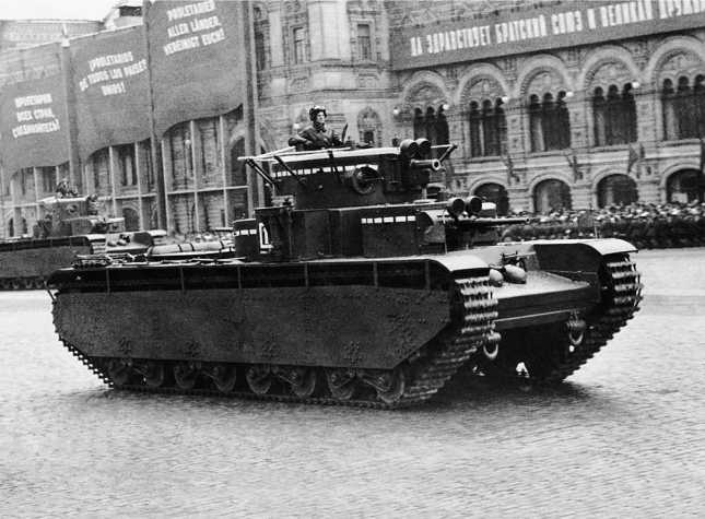 Советский тяжелый танк Т-35. "Сталинский монстр" Советский тяжелый танк Т-35. "Сталинский монстр"