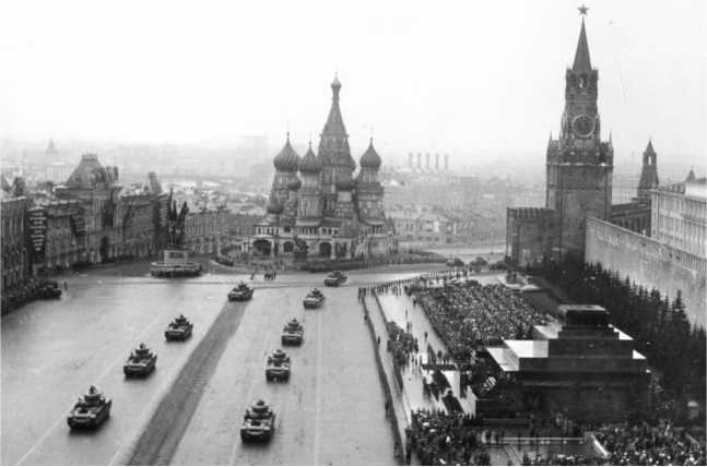 Советский тяжелый танк Т-35. "Сталинский монстр" Советский тяжелый танк Т-35. "Сталинский монстр"