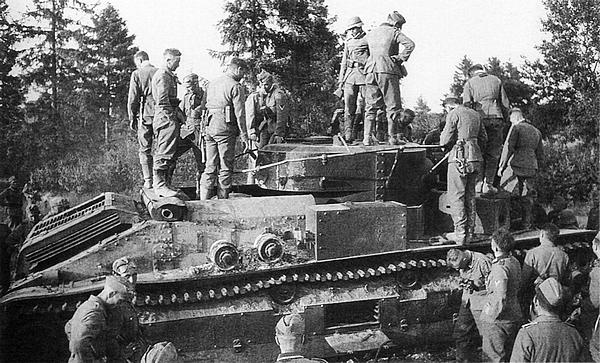 Средний танк Т-28. Трёхглавый монстр Сталина Средний танк Т-28. Трёхглавый монстр Сталина