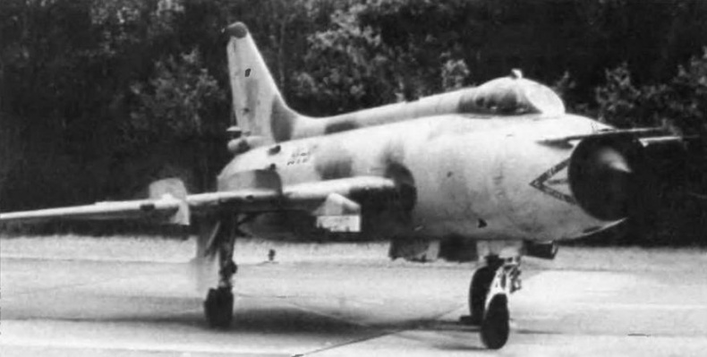 Истребитель-бомбардировщик Су-17 Истребитель-бомбардировщик Су-17