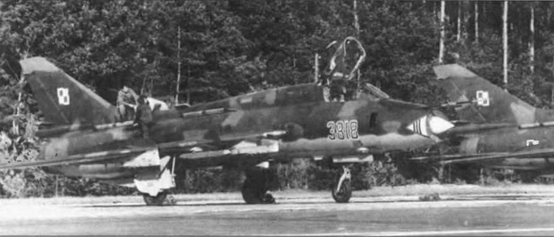 Истребитель-бомбардировщик Су-17 Истребитель-бомбардировщик Су-17