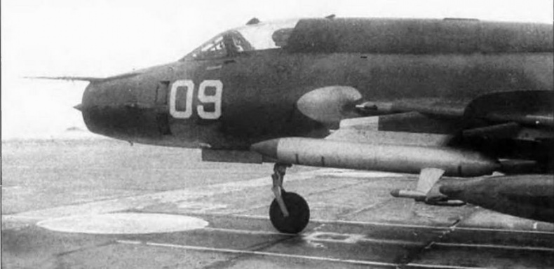 Истребитель-бомбардировщик Су-17 Истребитель-бомбардировщик Су-17