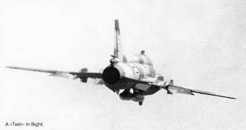 Истребитель-бомбардировщик Су-17 Истребитель-бомбардировщик Су-17