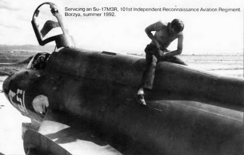Истребитель-бомбардировщик Су-17 Истребитель-бомбардировщик Су-17